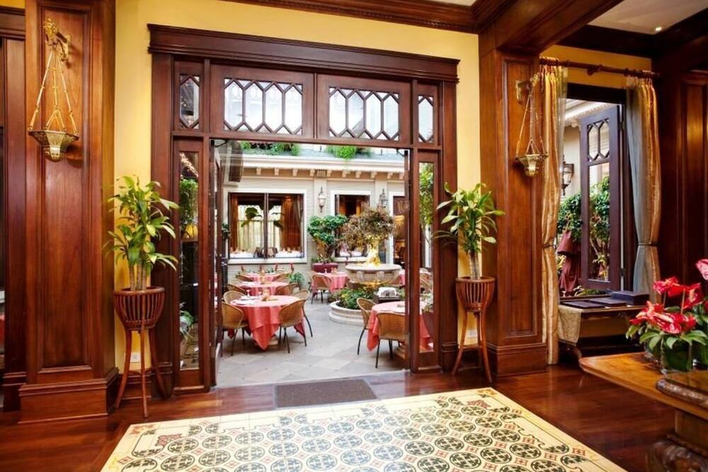 ホテル グラノ デ オロ 写真