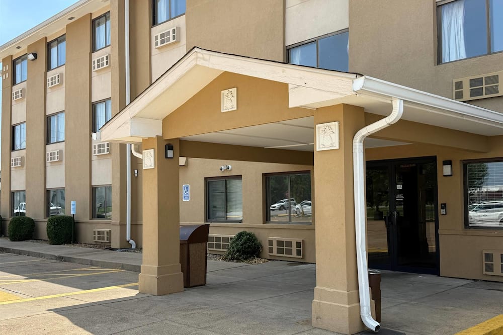 スーパー 8 バイ ウィンダム エバンズビル イースト 写真