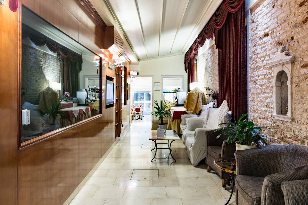 ホテル アルシオーネ 写真