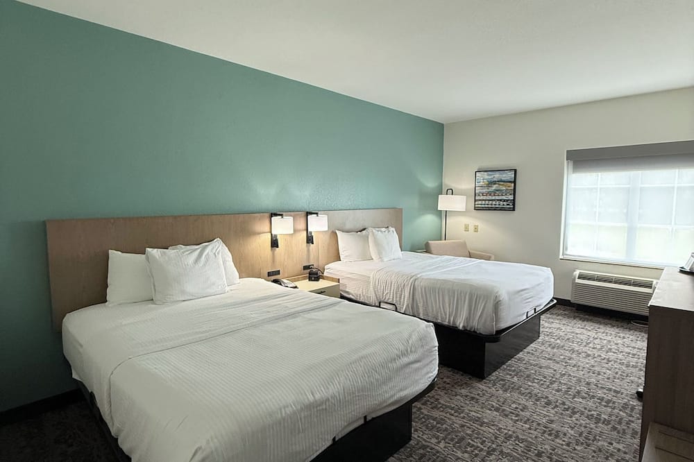 ラ キンタ イン & スイーツ バイ ウィンダム サーシー 写真