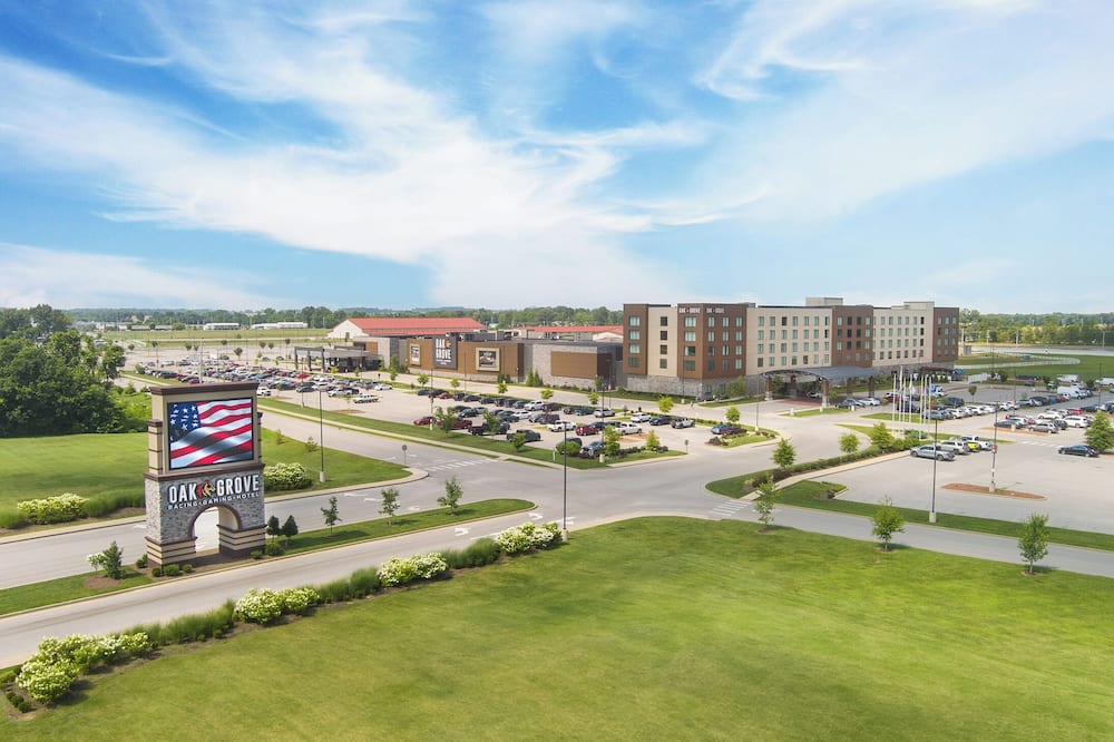 オーク グローブ レイシング ゲミング & ホテル 写真