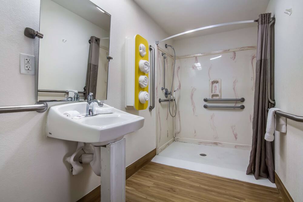 モーテル 6 ペンサコーラ、フロリダ - NAS 写真