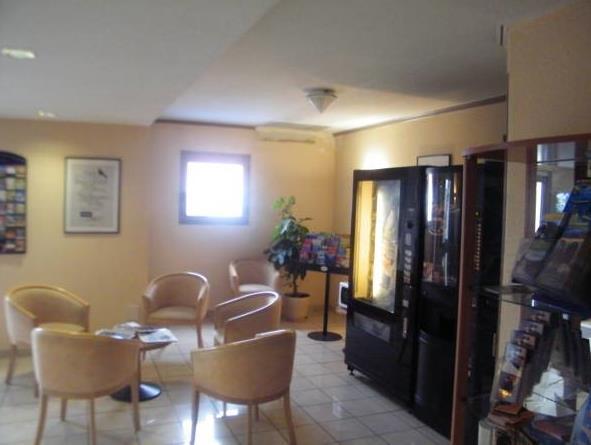 キリヤード デイレクト アルル 写真