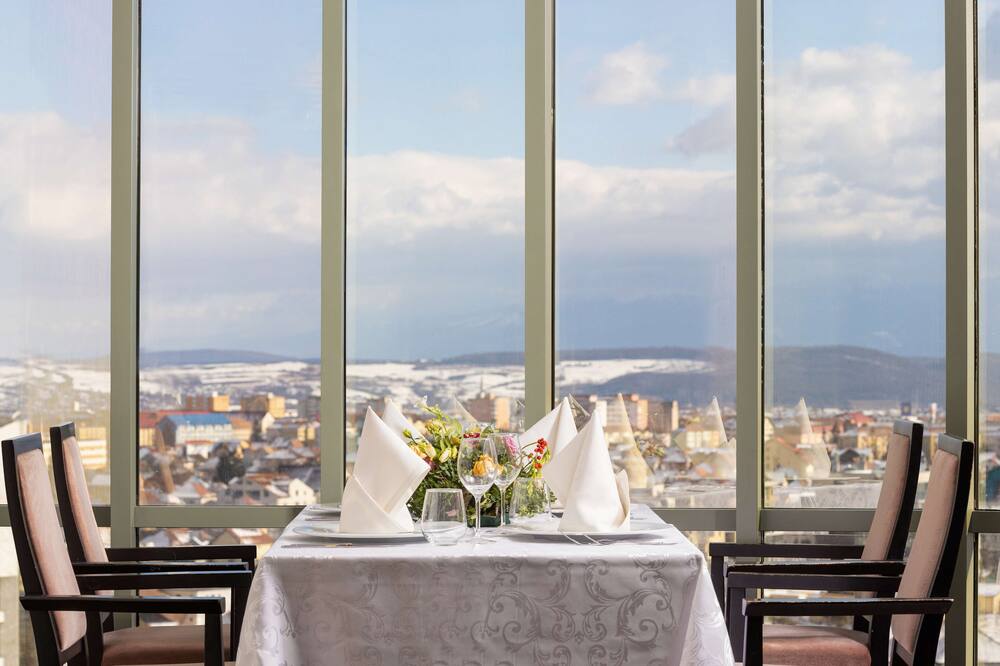 ゴールデン チューリップ アナ タワー シビウ 写真