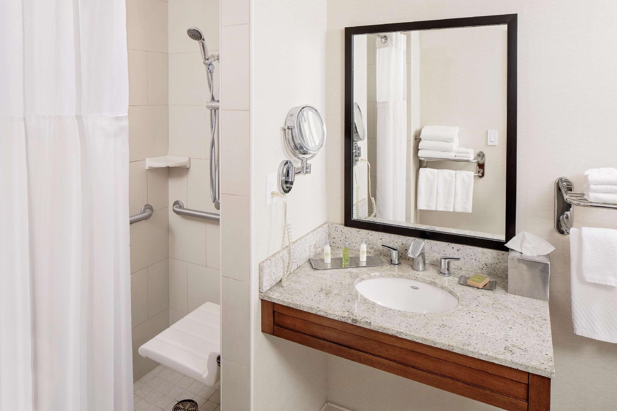 ダブルツリー バイ ヒルトン サウス ベンド 写真