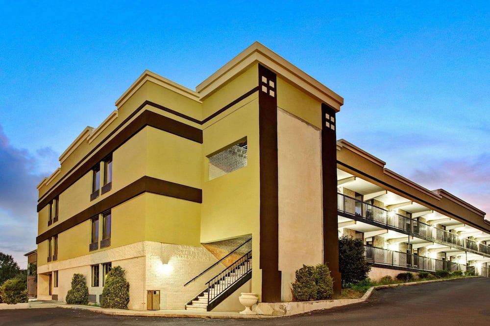 スーパー 8 バイ ウィンダム ラレー ダウンタウン 写真