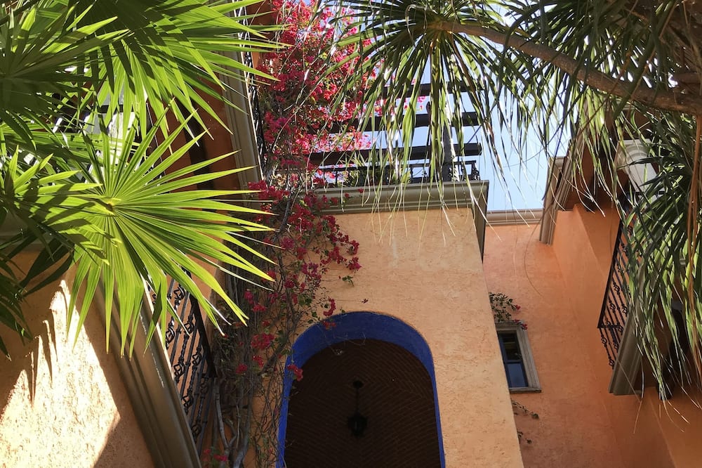 ホテル ルナタ 5th アベニュー 写真