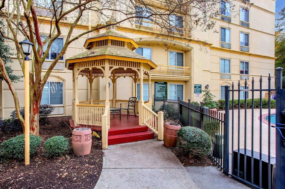 ラ キンタ イン & スイーツ バイ ウィンダム ローリー クラブツリー 写真