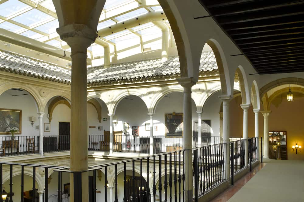 パラドール デ ウベダ 写真