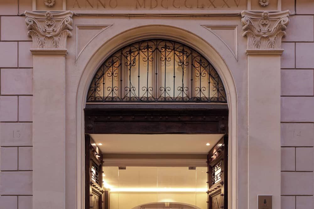 ザ ファースト アルテ 写真