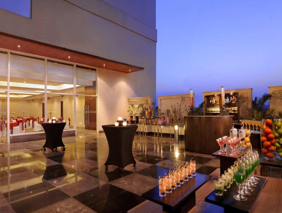 ダブルツリー バイ ヒルトン グルガーオン 写真