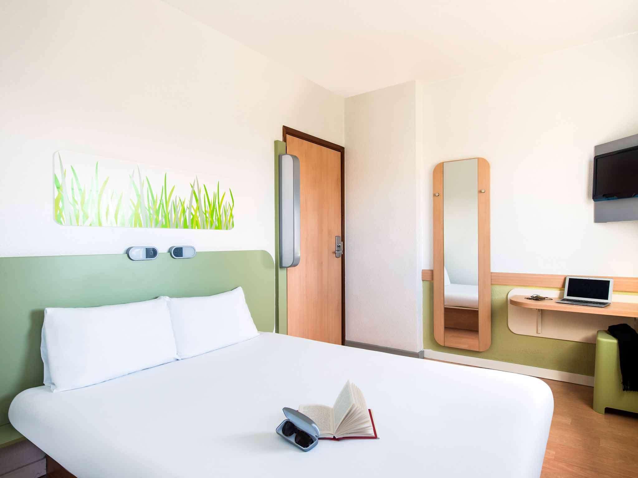 イビス バジェット リーズ センター クラウン ポイント ロード 写真