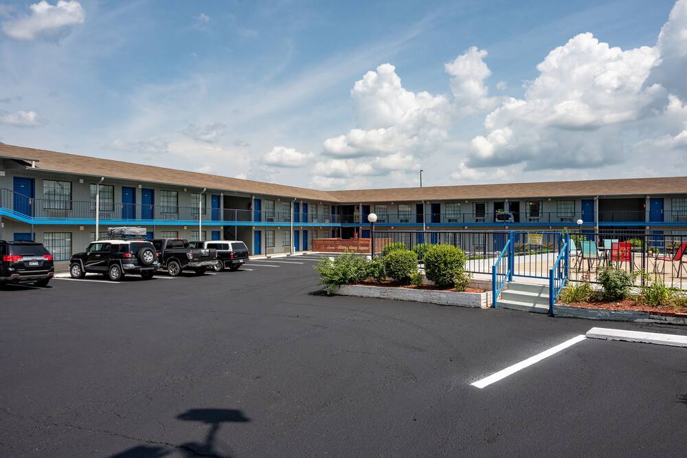 アメリカン イン & スイーツ ラッセルビル 写真