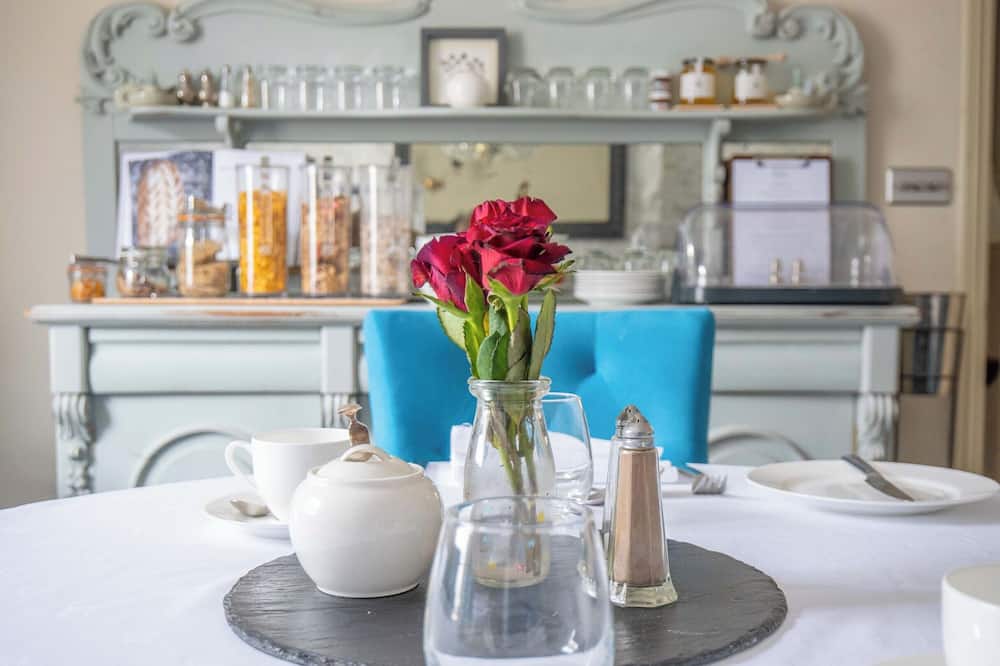 ザ ニュー ホワイト ライオン 写真