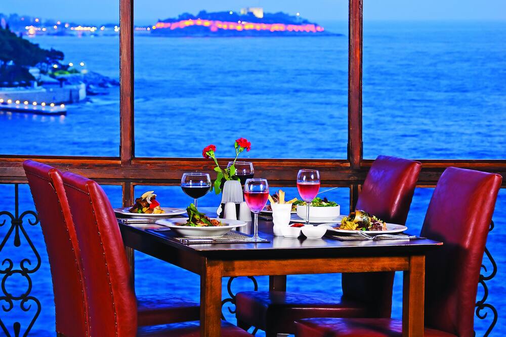 コルマル デラックス ホテル 写真