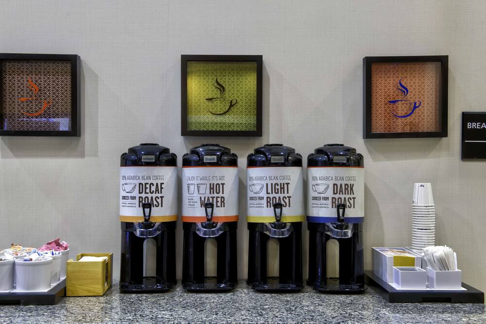 ハンプトン イン & スイーツ ジャクソン 写真