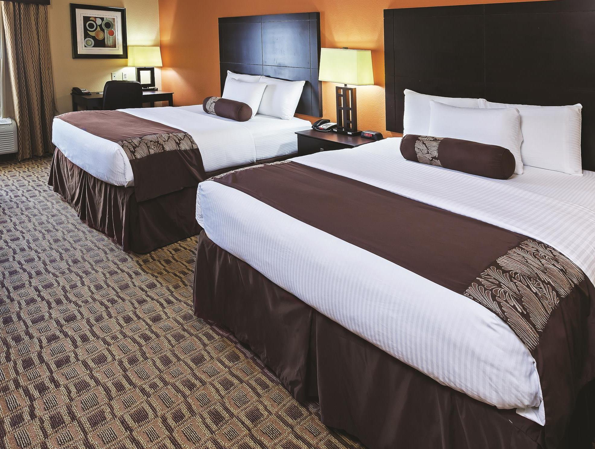 ラ キンタ イン & スイーツ バイ ウィンダム サーシー 写真