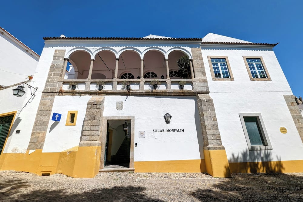 ホテル ソラー デ モンファリム 写真