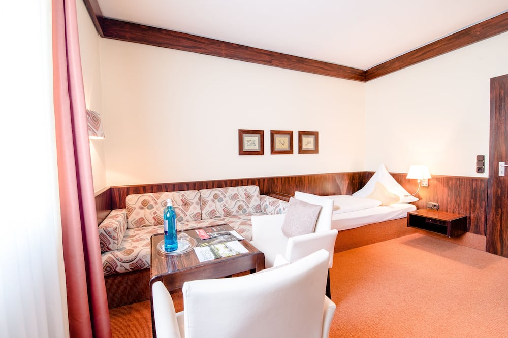 ホテル ゴルデナー ヒルシュ 写真