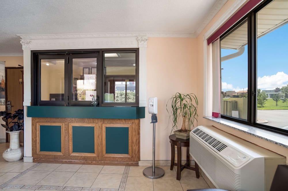 エコノ ロッジ スポッツィルバァニア タウン センター 写真