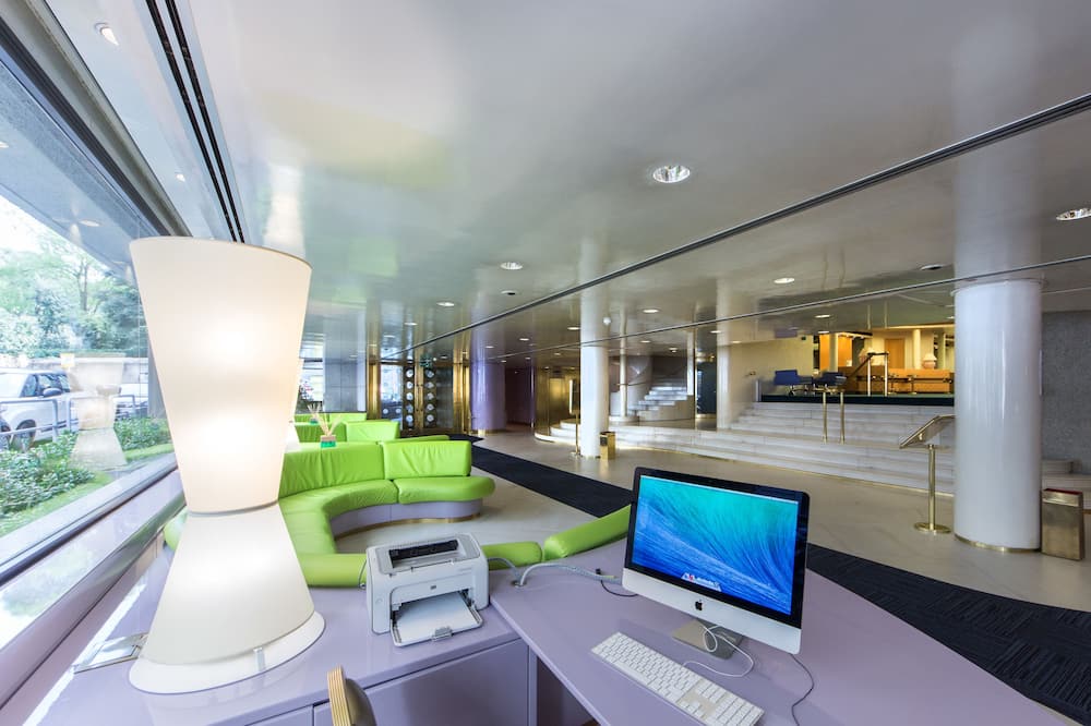 アルバーニ ホテル 写真