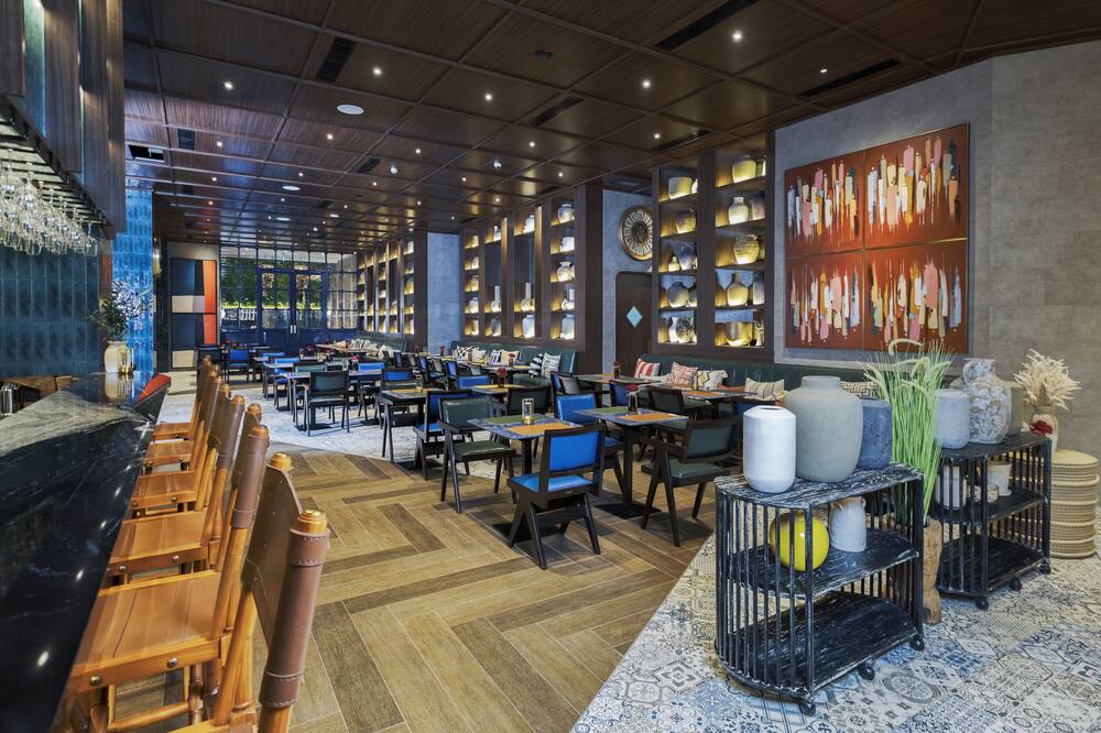 アシュリー トゥグ タニ メンテング 写真