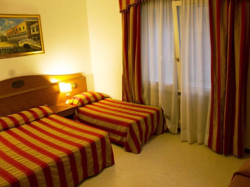 ホテル ダ ティート 写真