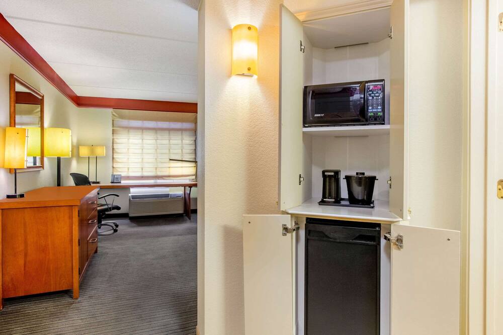 ラ キンタ イン & スイーツ バイ ウィンダム ローリー クラブツリー 写真