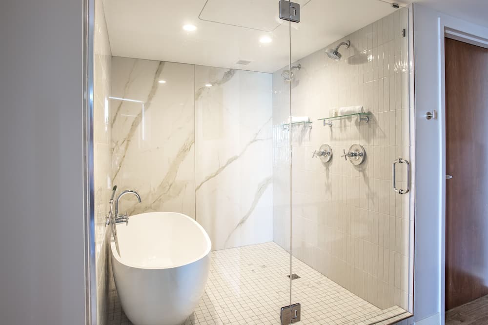 Delamar Traverse City 写真