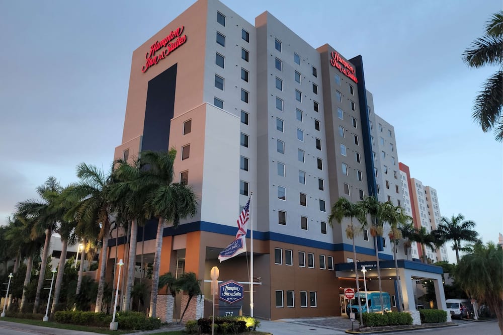 ハンプトン イン&スイーツ マイアミ エアポート サウス ブルー ラグーン 写真