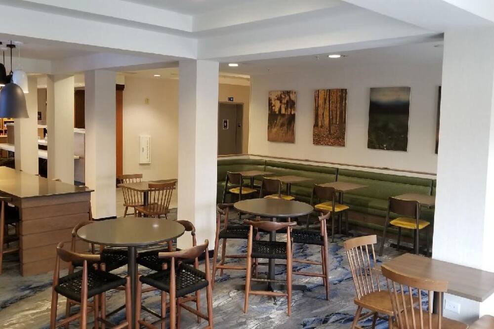 フェアフィールド イン & スイーツ バイ マリオット マウント バーノン レンド レイク 写真