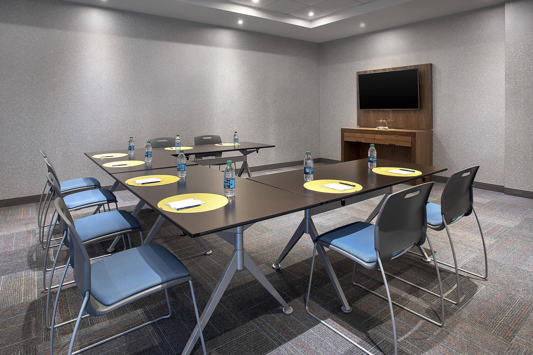 アロフト バッファロー エアポート 写真