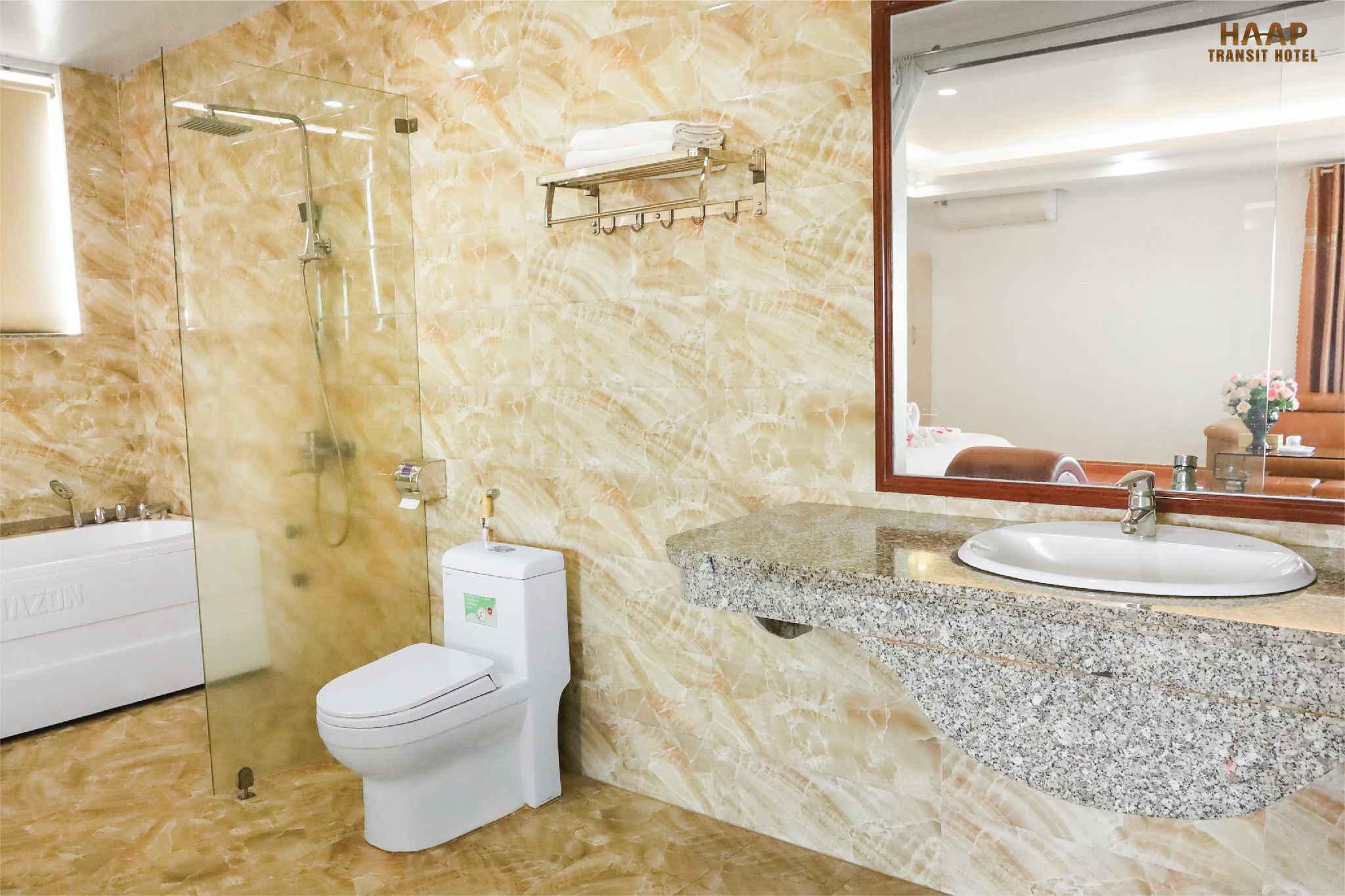 ハープ トランジット ホテル 写真