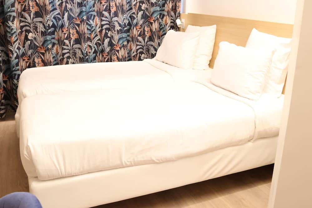 ジオグラプテル パリ ロワシー CDG エアポート 写真