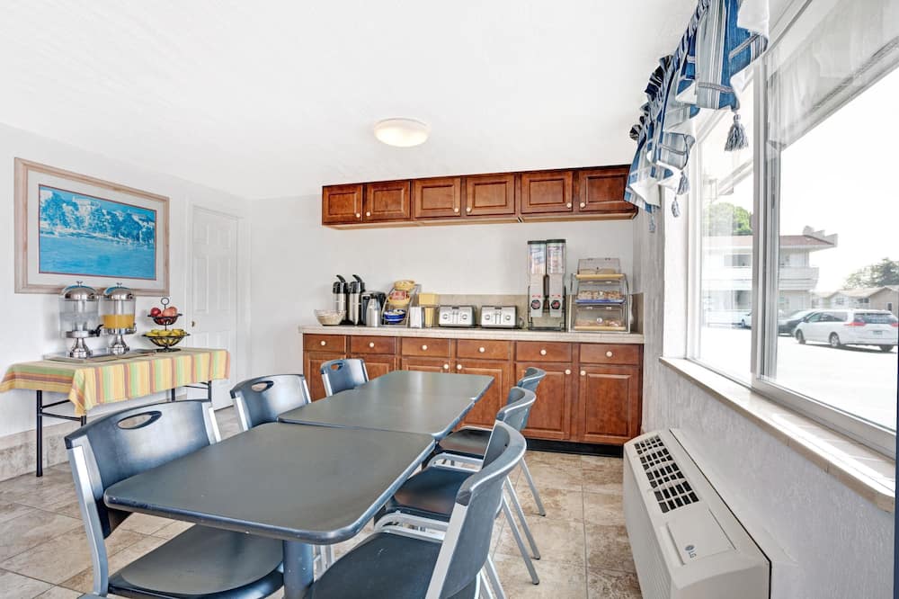 デイズ イン バイ ウィンダム シアトル ノース オブ ダウンタウン 写真