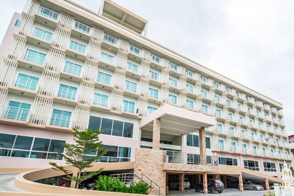 プラチュワップ グランド ホテル 写真