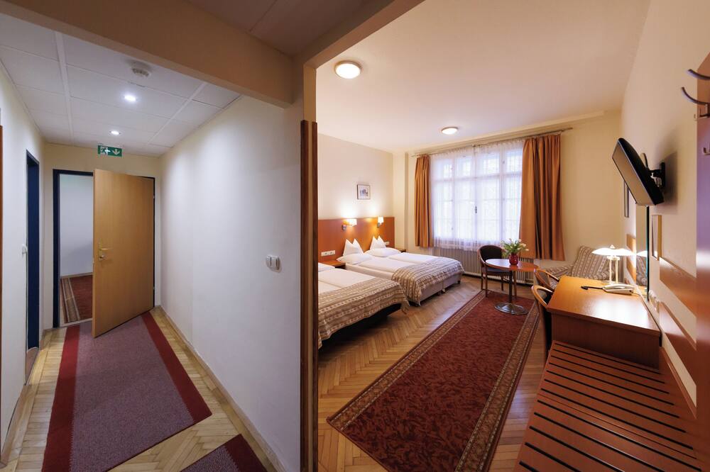 ホテル ペンション コンチネンタル 写真