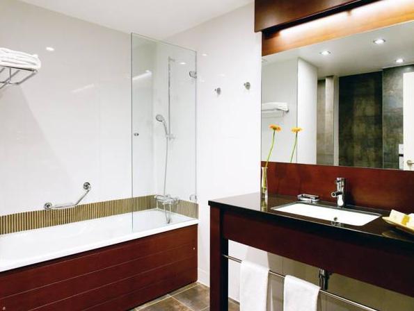 ニュー ホテル シャルルマーニュ 写真