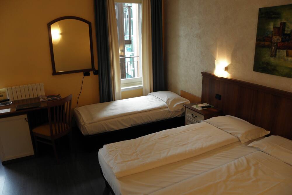 ホテル ベルニナ 写真