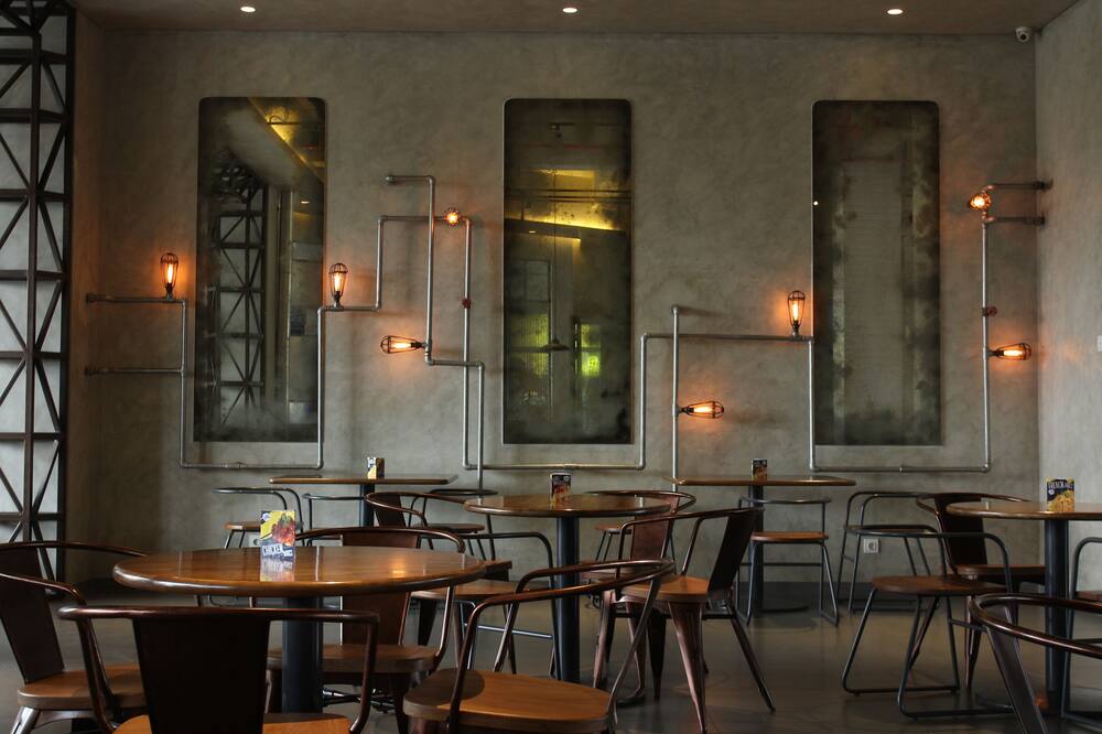 イエロー ホテル ジェムルサリ スラバヤ 写真