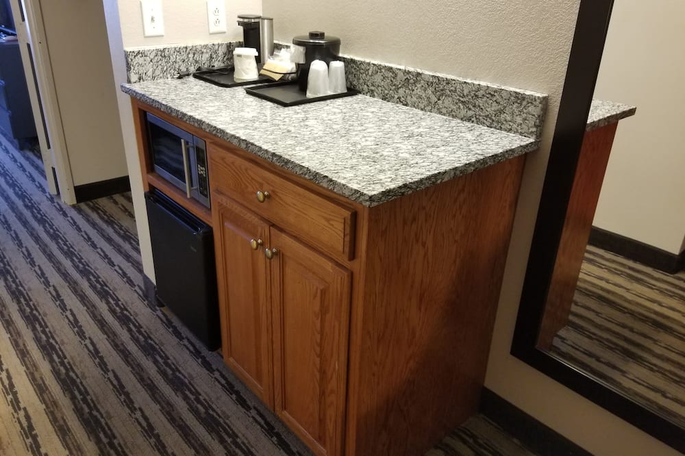 カントリー イン & スイーツ バイ ラディソン ナッシュビル エアポート イースト テネシー 写真