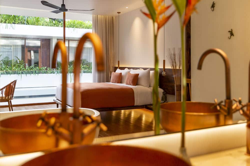 FCC アンコール バイ アヴァ二 写真