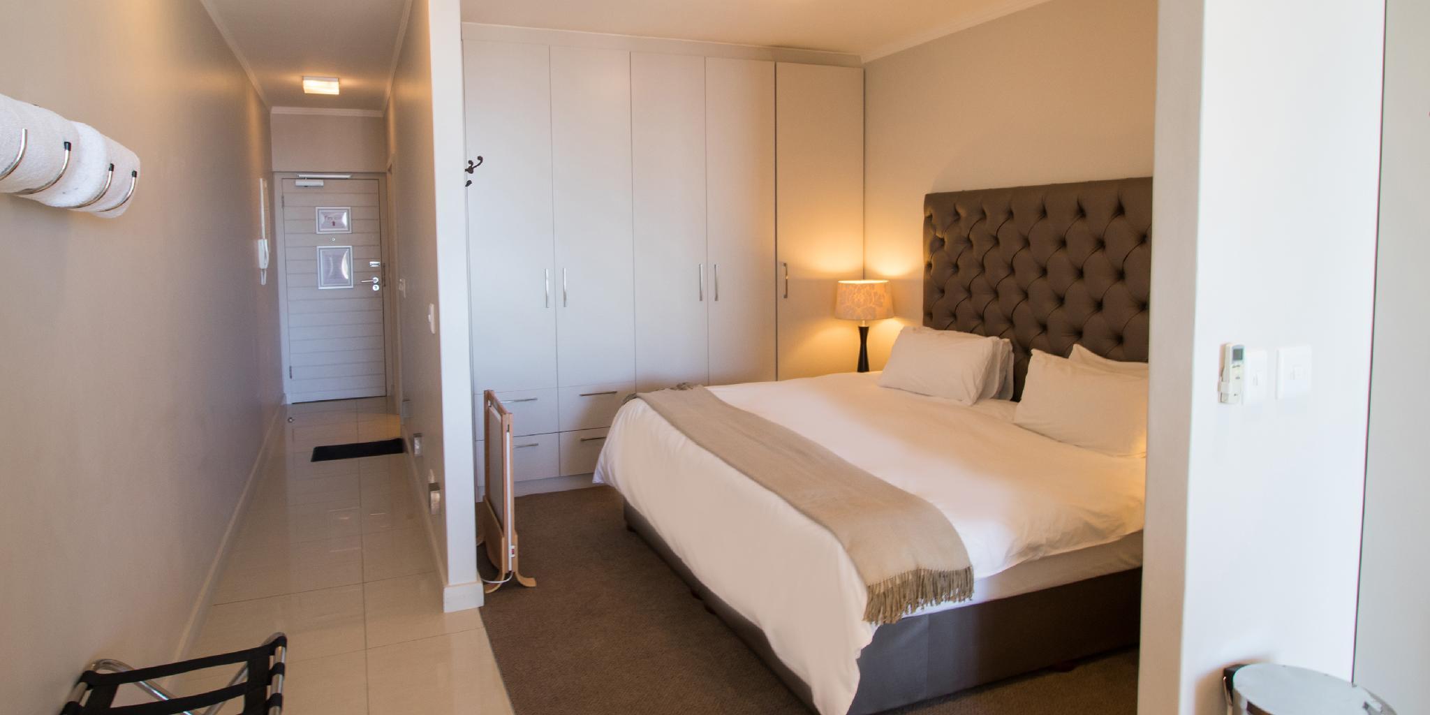 ザ クリスタル アパートメンツ 写真