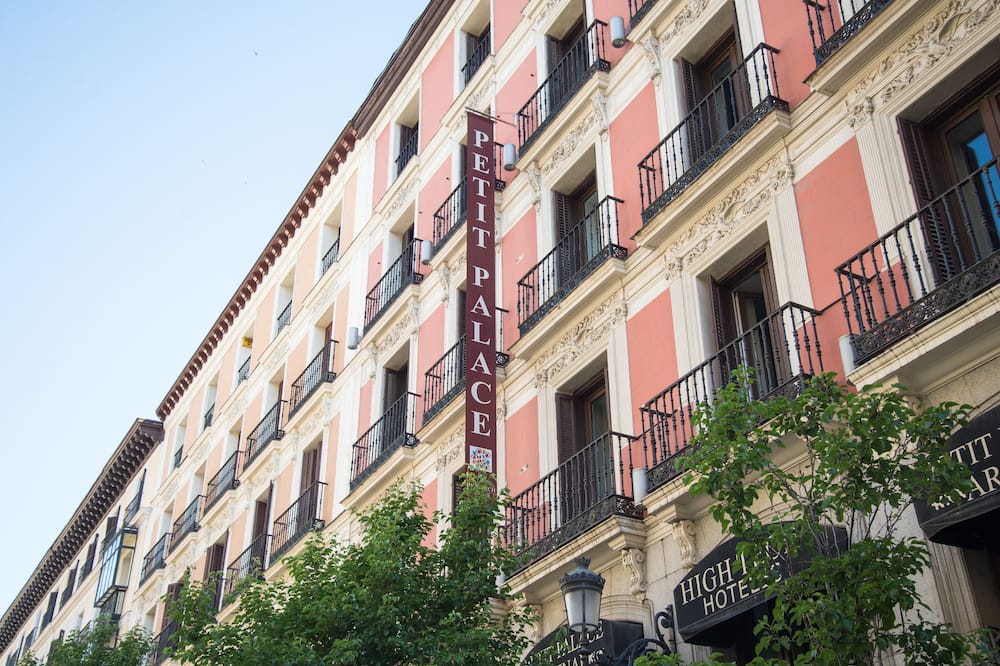 プチ パレス アレナル 写真