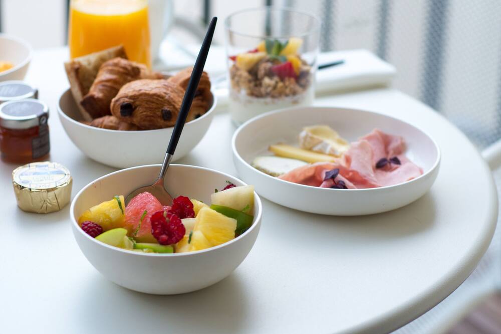 ペルペチュアル エリゼ モンテーニュ 写真