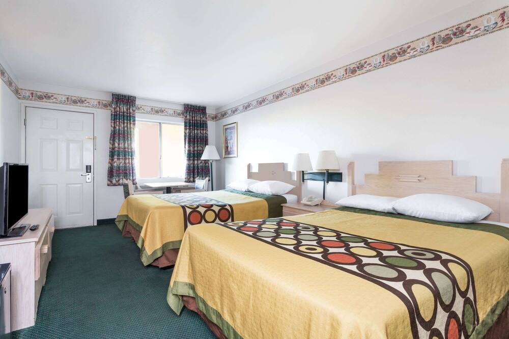 スーパー 8 バイ ウィンダム コットンウッド 写真