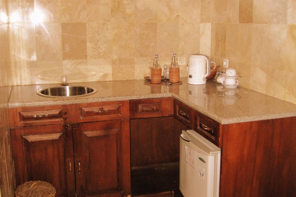 ニュー アディラマ ビーチ ホテル 写真