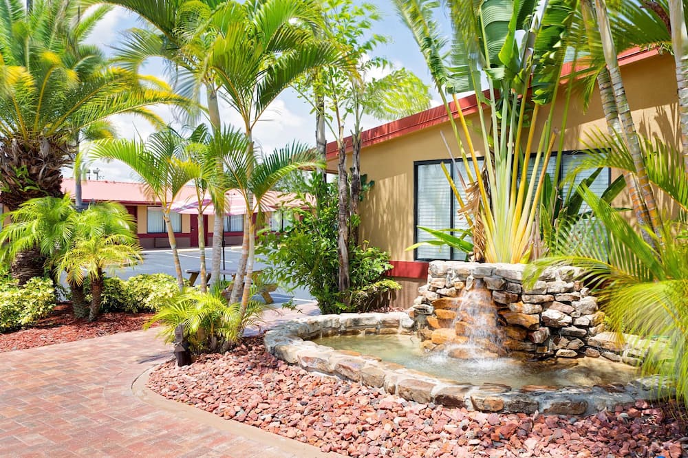 ナイツ イン ポート シャーロット 写真