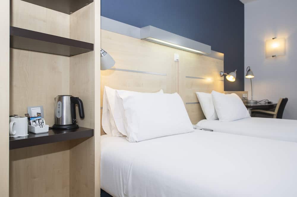 ホリデイ イン エクスプレス モリンス デ レイ バイ IHG 写真