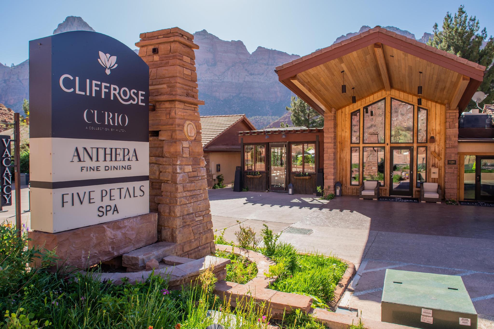 Cliffrose  Springdale, a Curio Collection by Hilton 写真
